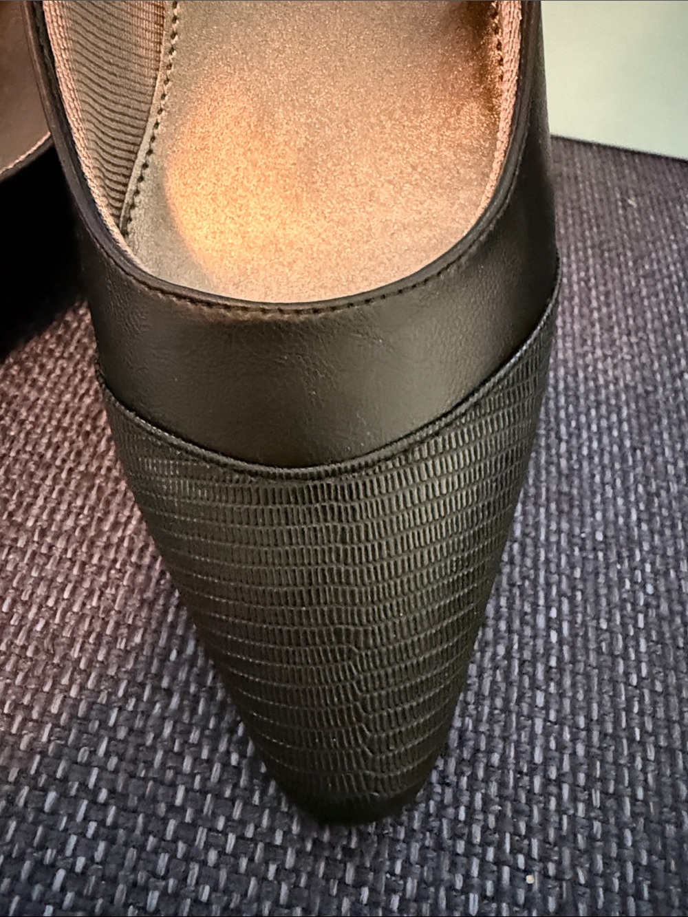 Life Stride Black Pointed-Toe Textured Heels - Picture 3 of 6